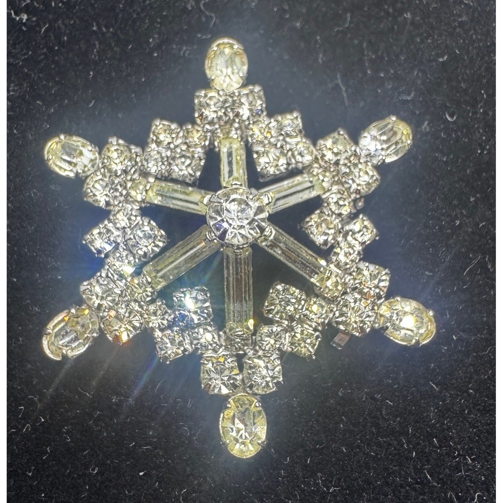 Vintage Snowflake Brooch Pin Silver Tone Clear Rhinestone Crystal Winter Jewelry
